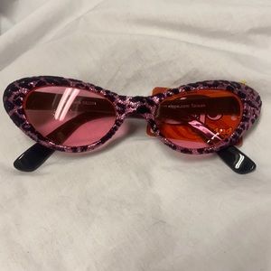 Cat eye sunglasses with pink lenses